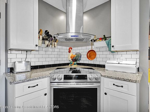 3rd image of 3011 Colchester Rd
