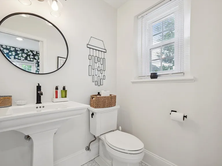 504 Gainsboro Rd — Photo 16