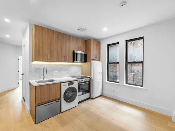 236 West 15th Street image 2 of 8