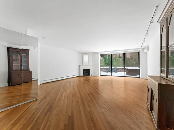 842 Carroll Street image 1 of 10