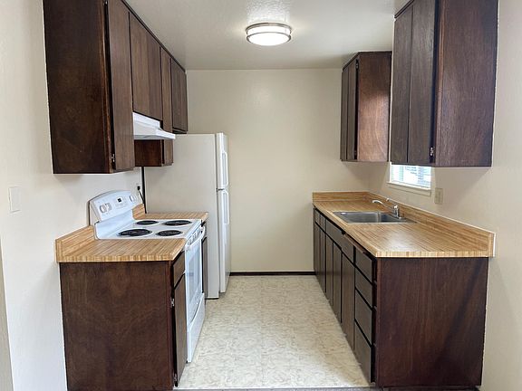 3rd image of 614 Commercial Ave APT 2