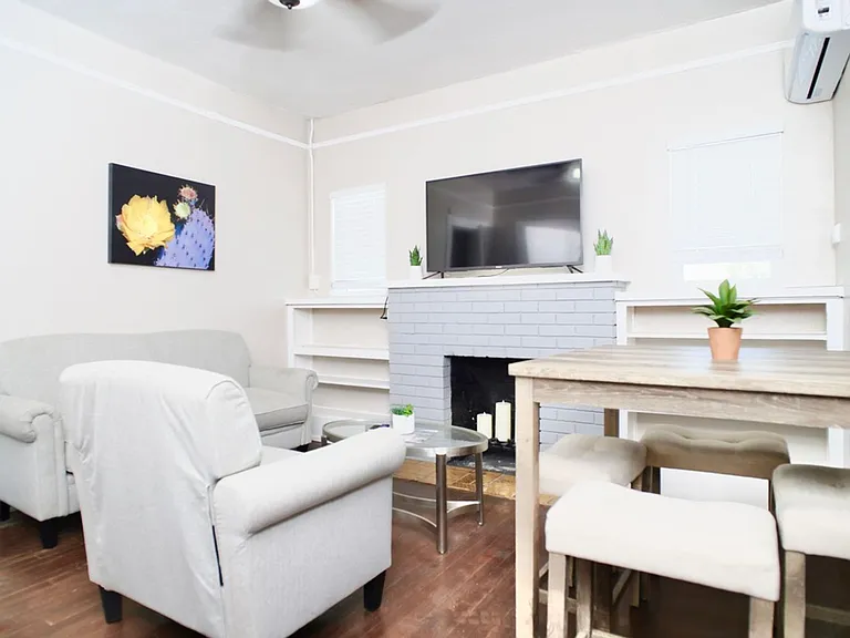 12 E University Blvd #16 — Photo 23