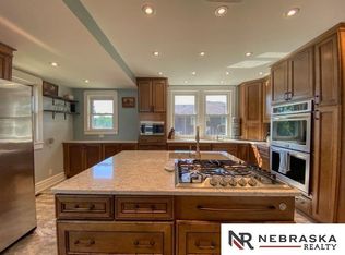 1726 Bellevue Blvd N, Bellevue, NE 68005