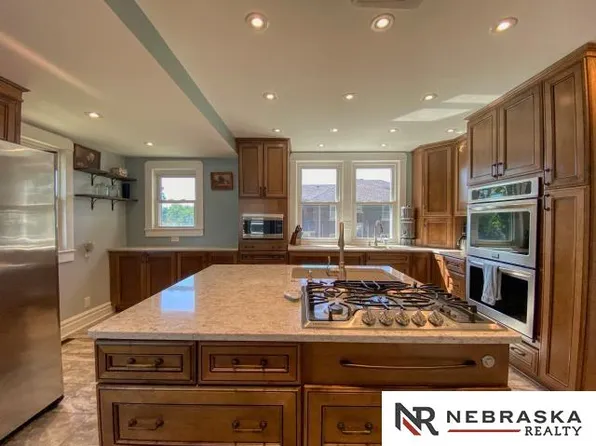 1726 Bellevue Blvd N, Bellevue, NE 68005