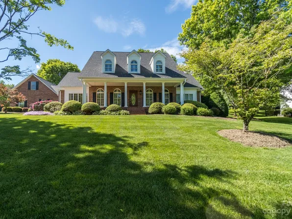 3175 Stonesthrow Dr, Newton, NC 28658