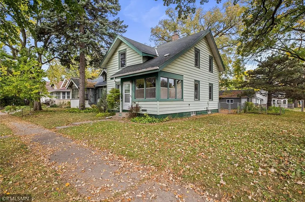 4 bed, $2,600 — Photo 1