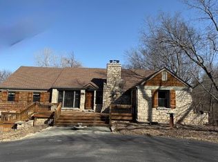 806 W Red Bridge Rd, Kansas City, MO 64114