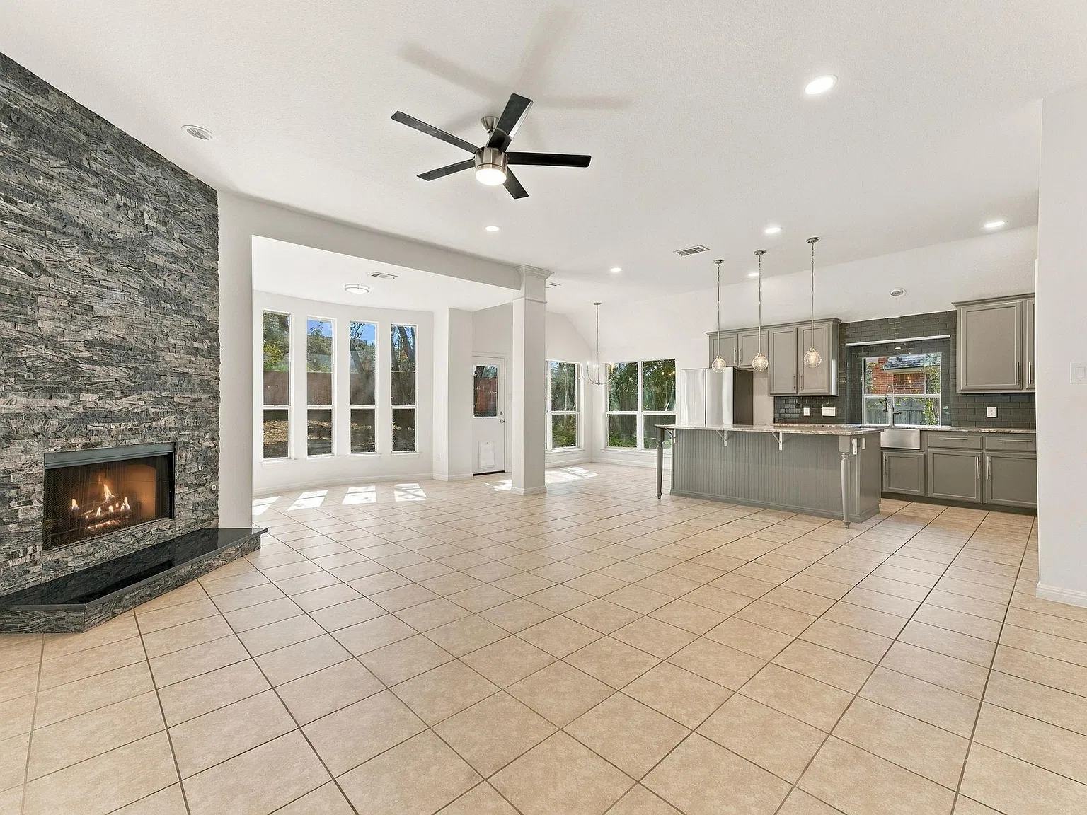 3 bed, 2.0 bath, 2164 sqft, $3,400 — Photo 2