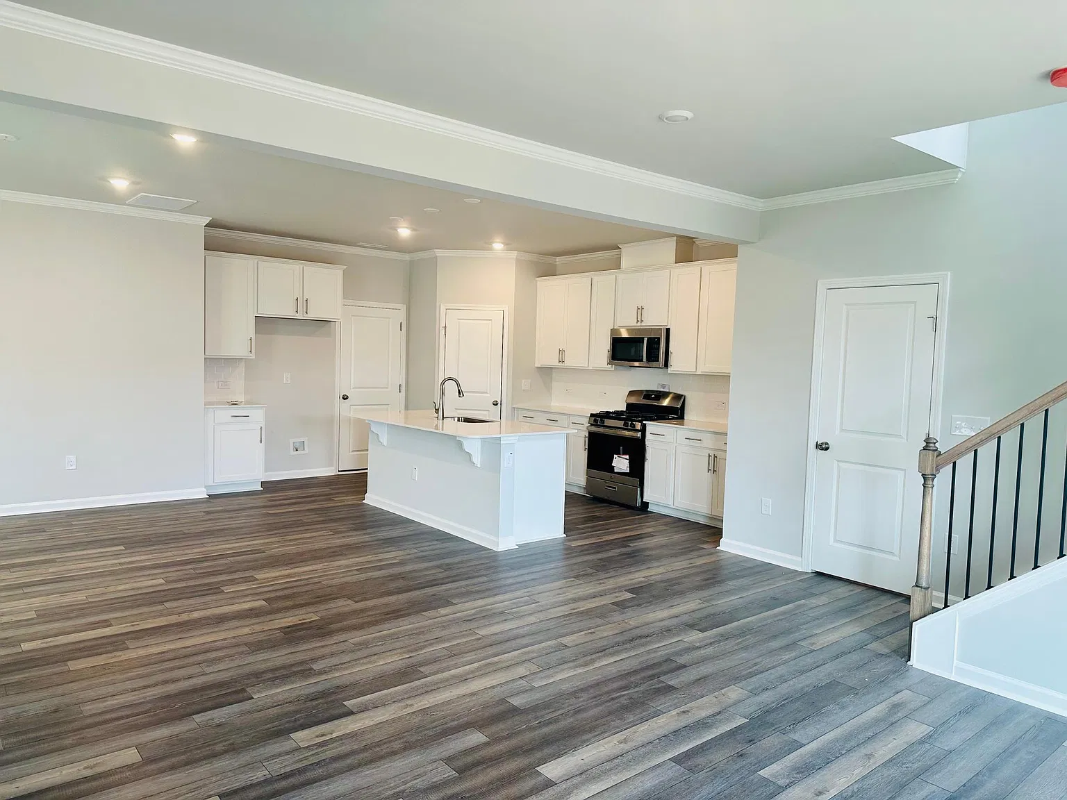 3 bed, 2.5 bath, 2000 sqft, $2,095 — Photo 4