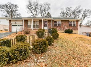 1139 Indian Trails Dr, Saint Louis, MO 63132