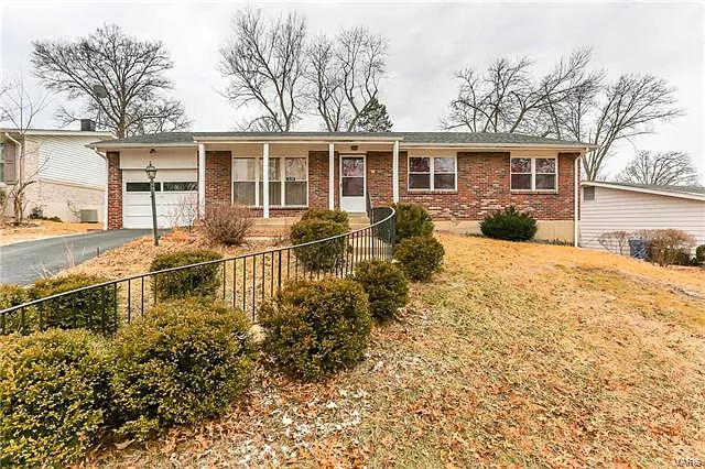 1139 Indian Trails Dr photo 1
