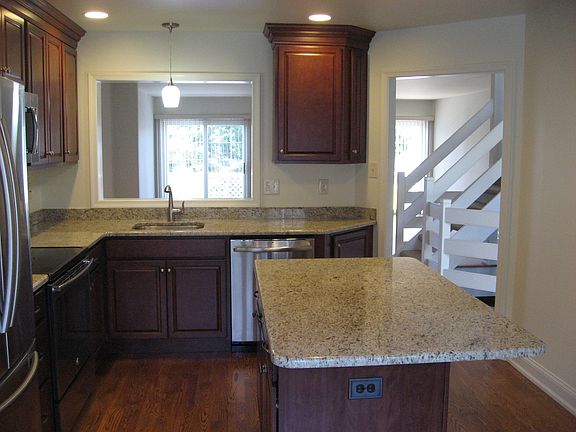 5th image of 303 Whistling Swan Ln
