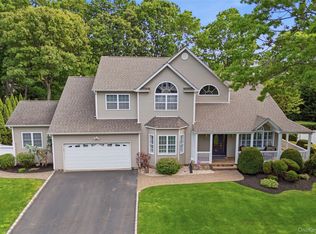 10 Cayla Lane, Port Jefferson, NY 11776