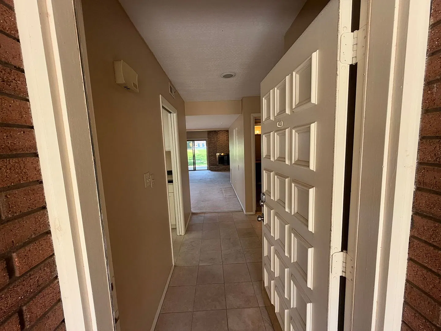 Spacious 2 Bedroom, 2.5 Bathroom Townhouse in Bloomington — Photo 3