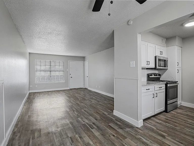 The Flats on Handley — Photo 34