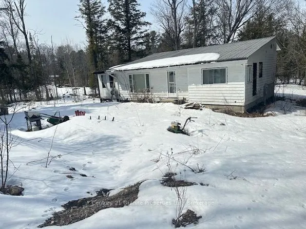 30 Pineridge Dr, McDougall, ON P2A 2W9