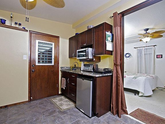 4th image of 872 Maluniu Ave