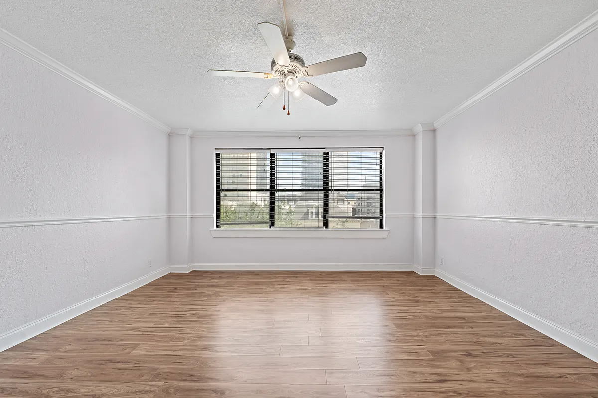 Building Photo - 311 W Ashley St #414