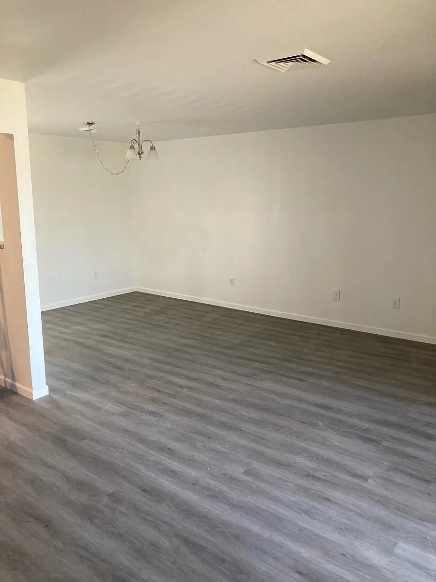 Dinning Room - 2101 S Irving Ave