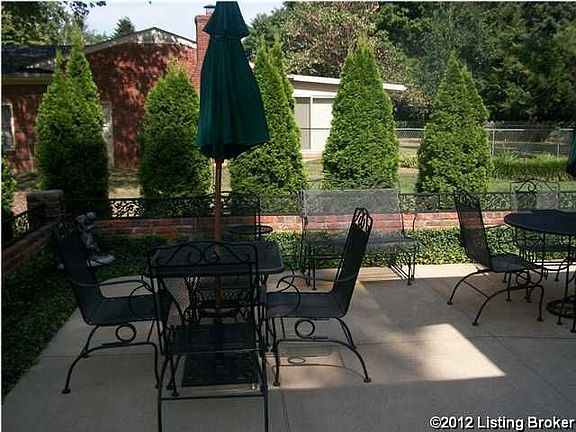 4th image of 301 Kinnaird Ln