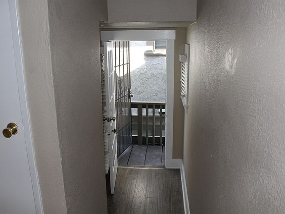 3rd image of 909 Locust Ave #915.5
