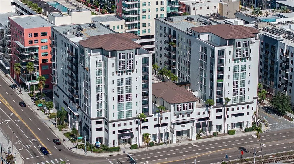 2 bed, 2.0 bath, 1749 sqft, $3,900 — Photo 3