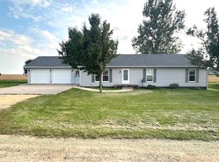 95 Prairie Dr, Miles, IA 52064
