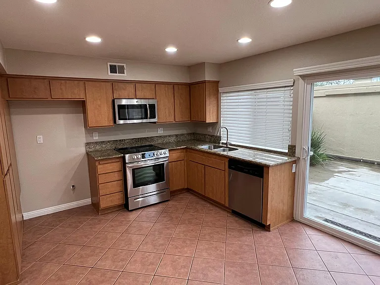 10408 Echo River Ct — Photo 2
