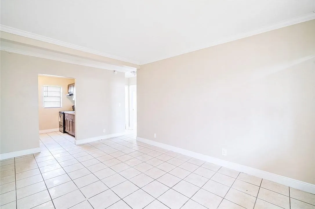 700 Northwest 14th Terrace, Unit 733-1 — Photo 2