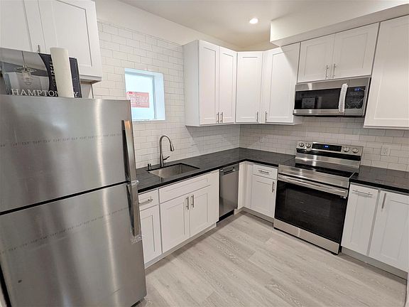 2nd image of 211 Cornwall St #B