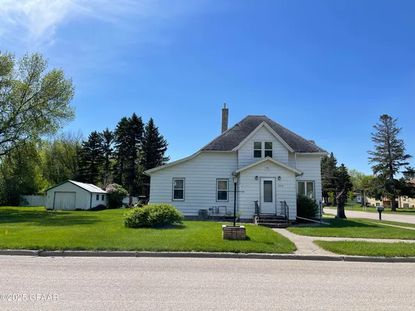 108 7th St W, Park River, ND 58270