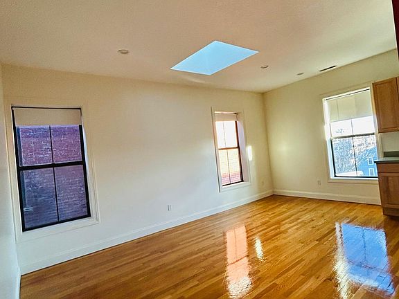3rd image of 116 W Pearl St #3