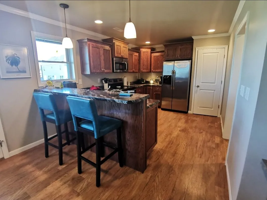 545 W Adams St — Photo 2