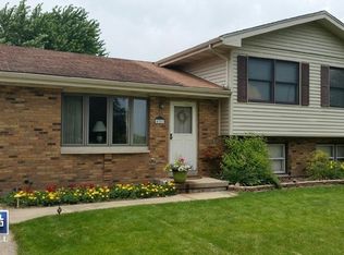 421 N Sycamore St, Hinckley, IL 60520
