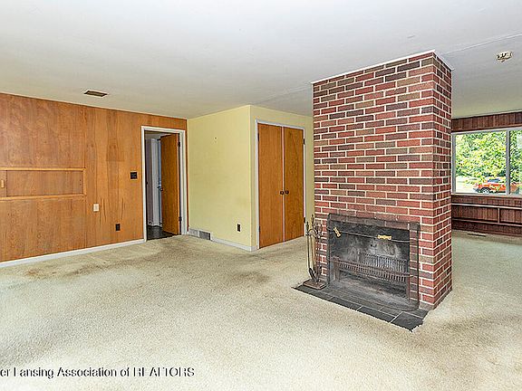 5th image of 728 Lantern Hill Dr