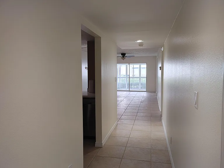 801 SE Central Pkwy #7 — Photo 5