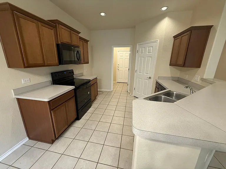1427 Denver Blvd — Photo 7