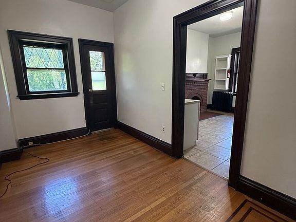 4th image of 409 Grand St Floor 2