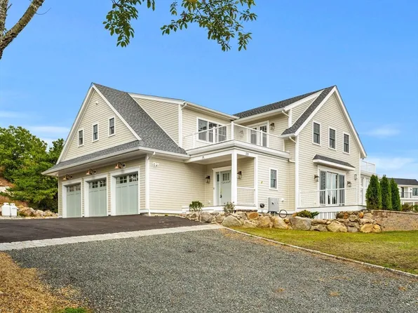 220 Atlantic St, Gloucester, MA 01930