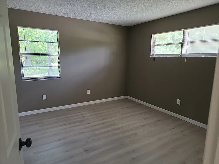 3273 S Alabama Ave — Photo 4