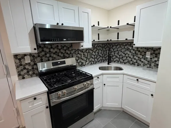 79-18 Astoria Boulevard South image 2 of 9