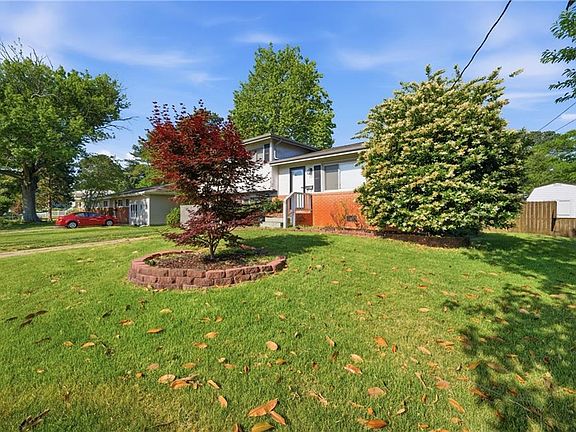 3rd image of 421 Cronin Rd