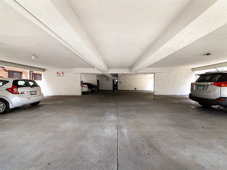 1138 S Grand View St #306 — Photo 18