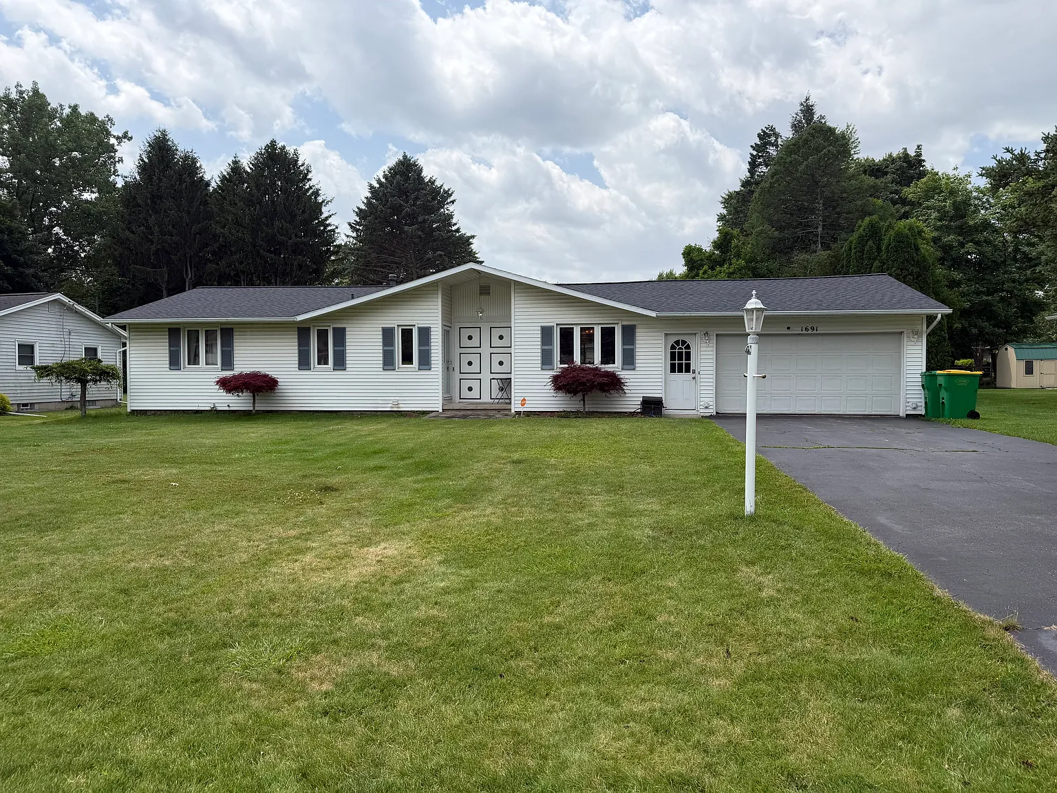 3 bed, 1279 sqft, $2,250 — Photo 2