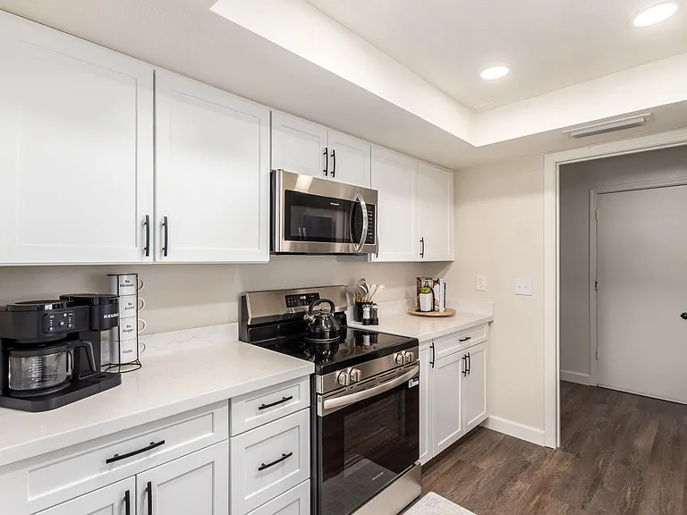 155 W Hunter St — Photo 13