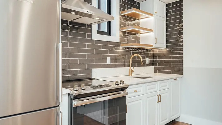 Rented by Nooklyn NYC LLC | media 105