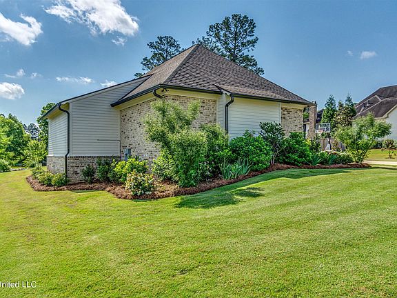 5th image of 308 Ironwood Dr