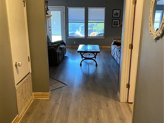 4th image of 301 Willowbrook Dr