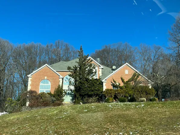 15 David Dr, Spring Valley, NY 10977