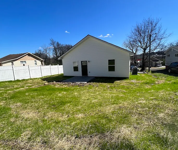 3615 Lyle Ave — Photo 19